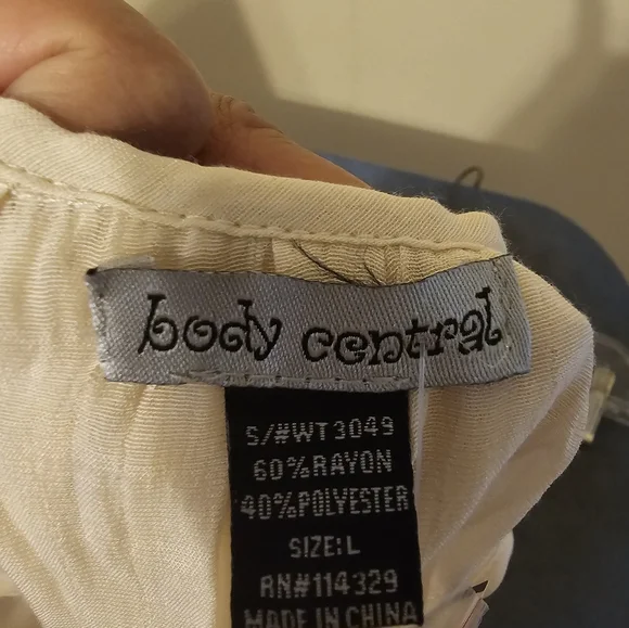 NWT Ruffle Top - Picture 3 of 4